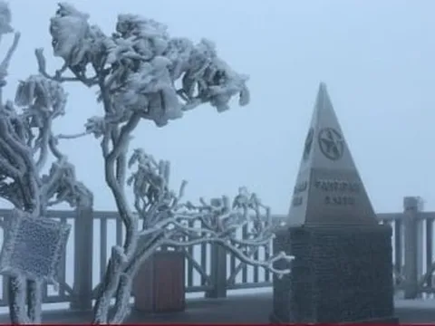 Đêm nay miền Bắc gia tăng rét buốt, đỉnh Fansipan có thể xảy ra mưa tuyết nhẹ