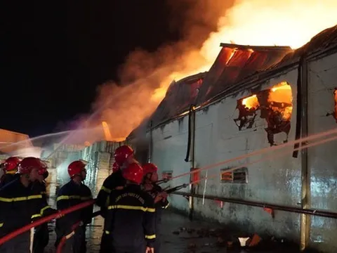 Cháy dữ dội tại công ty sản xuất sợi ở Bà Rịa - Vũng Tàu