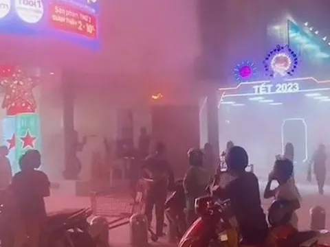 Cháy ở siêu thị Lotte Mart tại Tp. HCM, nhiều người hoảng sợ tháo chạy