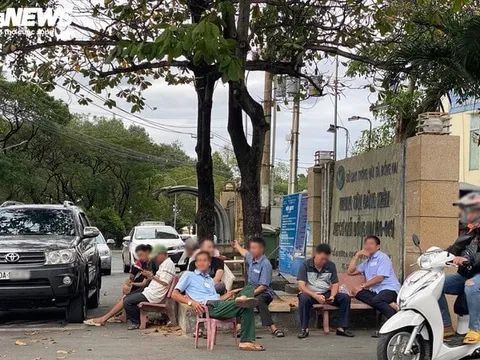 Tài xế vật vờ hơn 12 tiếng chờ đăng kiểm, lãnh đạo Đồng Nai nói gì?