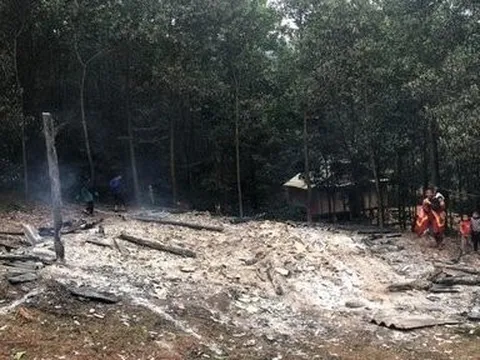 Đốt củi sưởi ấm, ngôi nhà bị cháy rụi trong đêm