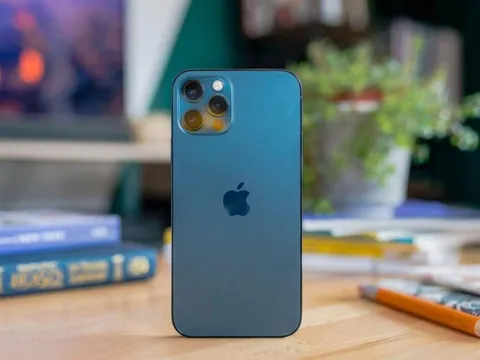 Chiếc smartphone lừng lẫy một thời nay rẻ như cho, giá thấp hơn cả iPhone 11 đập hộp