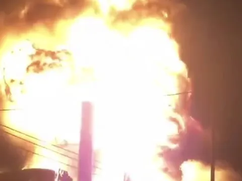 CLIP: Cháy dữ dội tại công ty dệt ở Bình Dương