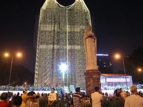 Rộn ràng không khí Giáng sinh ở Tp.HCM