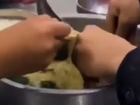 UBND tỉnh Lào Cai báo cáo Thủ tướng vụ "11 học sinh ăn 2 gói mì tôm chan cơm"