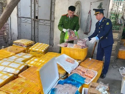Thấy gì ở kho nội tạng lợn, trứng gà non chuyên cung cấp cho nhà hàng, quán ăn vỉa hè?