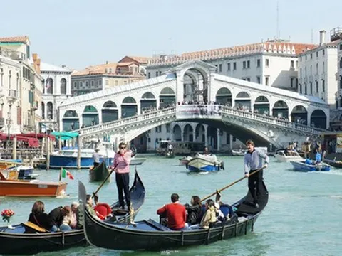 Du lịch Tết 2024: Tour nước ngoài kín chỗ
