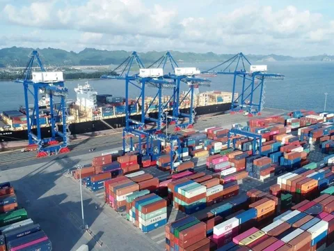 Mức giá sàn nâng hạ container tại các cảng biển tăng 10% tác động thế nào đến các doanh nghiệp hàng hải?