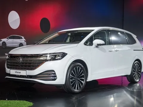 Ảnh thực tế VW Viloran Luxury vừa ra mắt VN: Đắt hơn bản thấp gần 200 triệu nhưng hàng ghế sau chuẩn thương gia