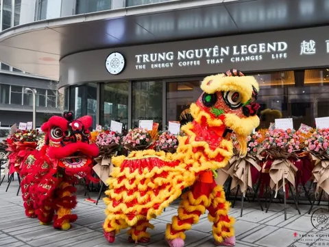 Xuất hiện cửa hàng nhượng quyền đầu tiên của Trung Nguyên tại Trung Quốc, doanh nghiệp ông Đặng Lê Nguyên Vũ nhắm cán mốc 1.000 quán tại thị trường tỷ USD