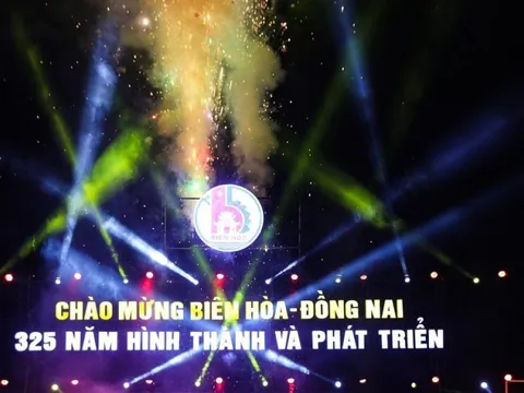 Gần 1 ngàn người biểu diễn dân vũ, xếp hình 325 năm Biên Hoà-Đồng Nai