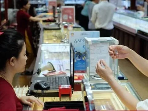 Giá vàng cao ngất, dịch vụ cho thuê trang sức cưới 'lên ngôi'