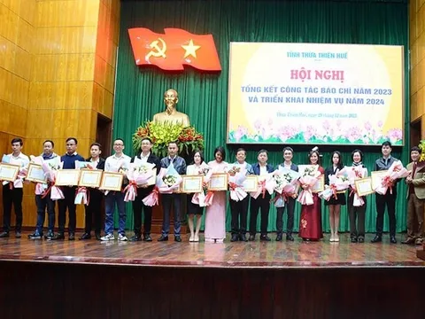 Báo chí không chỉ viết về màu hồng, mà cũng cần có sự phản biện