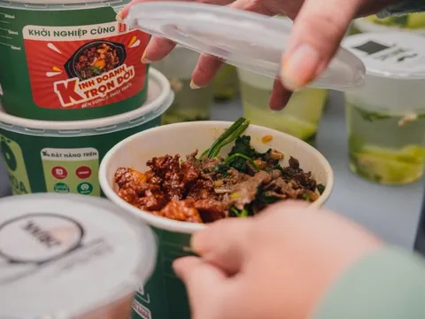 Dịch vụ đặt đồ ăn trực tuyến trong năm 2023: Đối tác nhà hàng cùng Grab "vượt sóng"