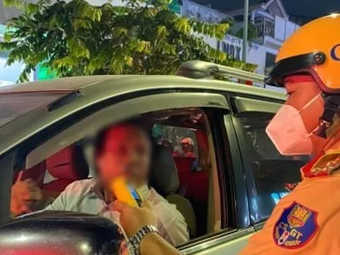 Dự tiệc cuối năm, nhiều lái xe ở TP.HCM vi phạm nồng độ cồn