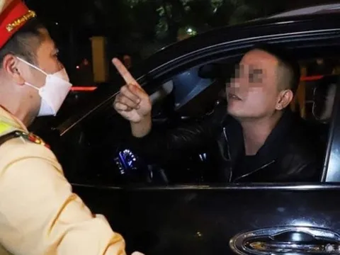 Vi phạm nồng độ cồn vượt mức kịch khung đêm cuối năm, tài xế tự nhận “tâm thần”