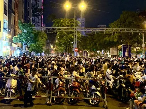 Bị "hét" giá giữ xe đến 100.000 đồng/lượt khi đi xem pháo hoa