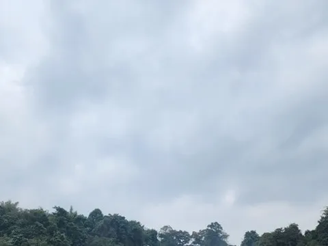 Hàng nghìn người đổ về Thác Bản Giốc dịp Tết Dương lịch