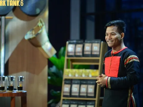 Thanh niên Ê đê bỏ nghề bác sĩ về quê xây thương hiệu cà phê, không tìm được "cách bứt phá như Đặng Lê Nguyên Vũ" nhưng vẫn giật vé vàng