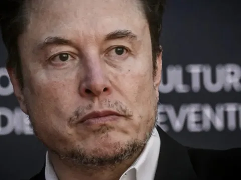 BYD chính thức vượt mặt Tesla: Kết năm 2023 quá buồn cho Elon Musk khi mất ngôi vua xe điện