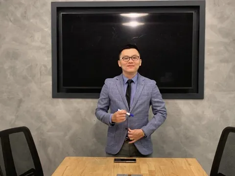 5 năm sau khi bị Shark Thủy đe doạ "hoặc là người của anh hoặc là đối thủ”, Startup dạy tiếng Anh TalksCafe tính chuyện “đi bắt cá mập” vào mùa tới