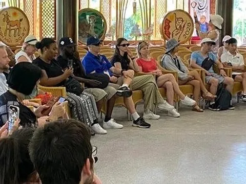 Chuyến tàu biển quốc tế đầu năm 2024 đưa gần 4.400 khách đến Nha Trang