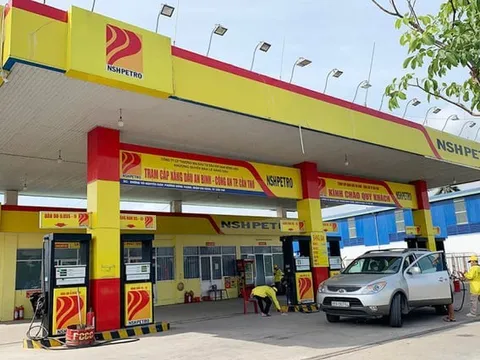 Một DN xăng dầu niêm yết trên sàn chứng khoán bị cưỡng chế gần 1.300 tỷ đồng tiền thuế