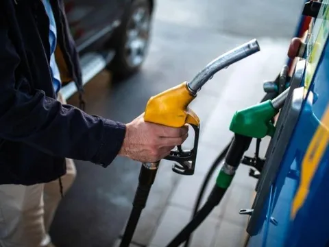 Không chỉ Xuyên Việt Oil, NSH Petro, hàng loạt DN xăng dầu lớn tại các tỉnh thành bị 'bêu tên' trong danh sách nợ thuế nghìn tỷ, lãnh đạo bị cấm xuất cảnh