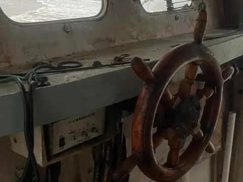 Bên trong chiếc "tàu ma" xuất hiện ở bờ biển Quảng Trị lúc rạng sáng