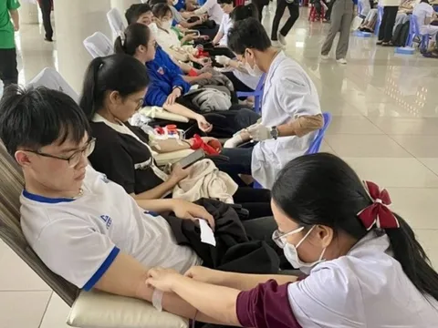 1.000 người tham gia Ngày hội hiến máu tình nguyện Chủ nhật Đỏ