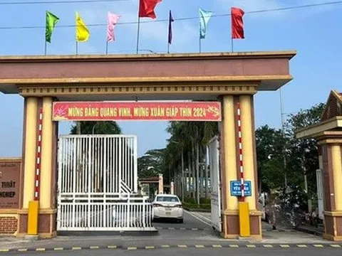 Bất ngờ với 1 giáo viên dạy lái ô tô đang chạy xe tập lái vi phạm nồng đồ cồn