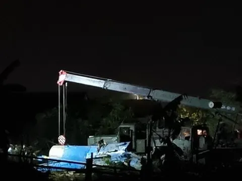 Xuyên đêm bám hiện trường xử lý xác máy bay Su-22 rơi