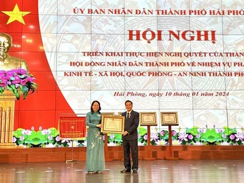 Chủ tịch Hải Phòng được tặng thưởng Huân chương Lao động hạng Ba