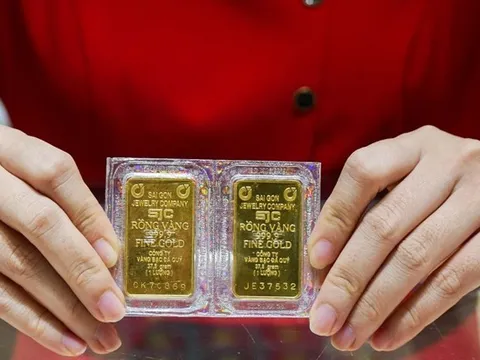 DN từng liên quan cựu chủ tịch 1 ngân hàng vay 5.833 lượng vàng SJC với giá giá 17,66 triệu đồng/lượng bị Sacombank kiện đòi nợ nghìn tỷ, cổ phiếu vừa giảm 50% sau 5 phiên