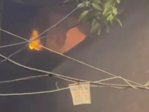 Hà Nội: Kịp thời dập tắt đám cháy nhà dân có tiếng nổ lớn ở đường Láng