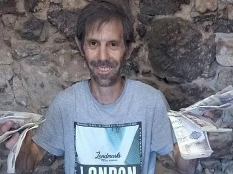 Sửa nhà thấy 1,4 tỷ đồng giấu trong tường, gia chủ từ mừng rỡ thành thất vọng