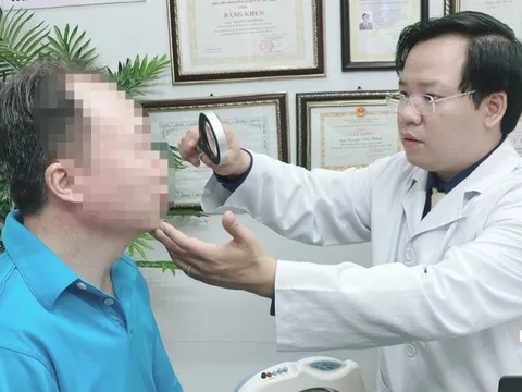 Nguy cơ mù mắt do điều trị zona thần kinh bằng đậu xanh giã nát