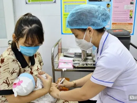 Đề nghị tỉnh, thành tổ chức tiêm chủng thường xuyên, tiêm bù cho trẻ