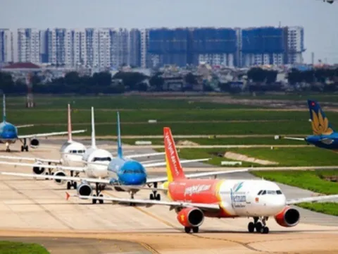 Tăng thêm 472 chuyến, vé máy bay Tết vẫn "nóng"