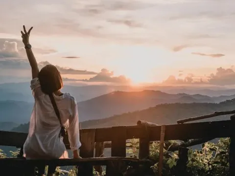 Bạn có "nợ kỳ nghỉ" không? Đừng để sự so sánh và bốc đồng biến những chuyến du lịch thành sự căng thẳng kéo dài