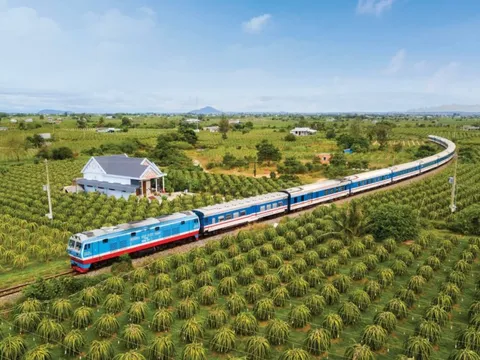 Đường sắt đóng mới toa xe tốc độ cao, số hóa quy trình vận tải