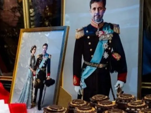 Điều ít biết về Tân Vương Đan Mạch: Hơn 50 năm làm Thái tử giờ đã lên ngôi vua, cực kỳ nổi tiếng và được lòng công chúng