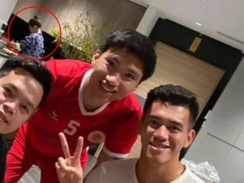 Đoàn Văn Hậu mời Tiến Linh, Quế Ngọc Hải đến chơi nhà, nhìn ảnh đoán Doãn Hải My đảm đang thế nào