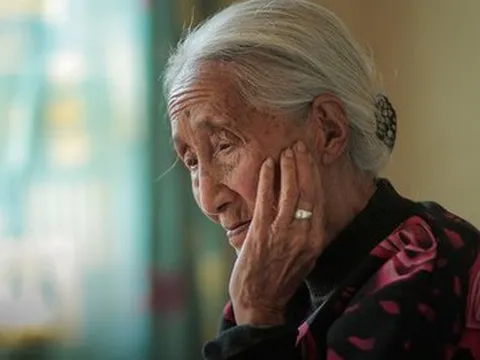 5 năm giúp việc cho cụ bà trong biệt thự 100m2, tôi nhận ra: Đủ đầy vật chất nhưng người giàu mang 1 nỗi khổ