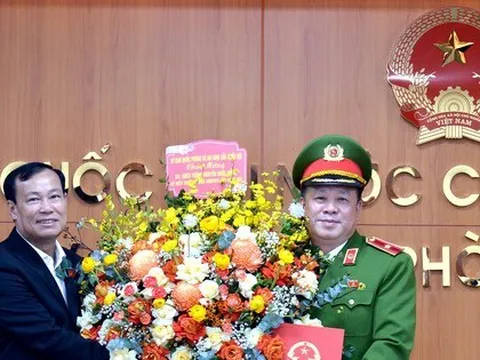 Thiếu tướng Nguyễn Quốc Hùng làm Ủy viên Thường trực Ủy ban Quốc phòng và An ninh