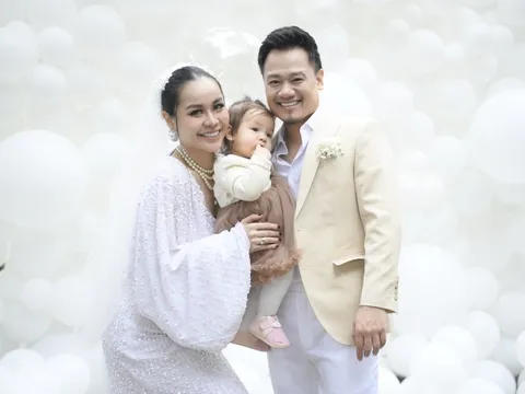 Con gái MC Anh Tuấn và vợ kém 14 tuổi hiếm hoi lộ diện công khai, diện mạo thu hút sự chú ý