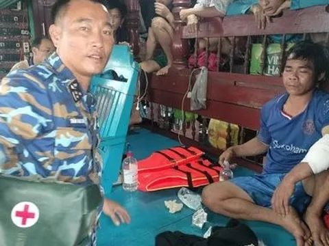 Nhà giàn DK1/21 cấp cứu ngư dân Bình Định bị cá cắn rách tay