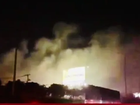 Kho xưởng ở TP.HCM bốc cháy, nhiều tài sản bị thiêu rụi