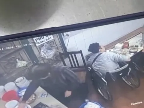 Trích xuất camera quán phở gà bị tố 'đuổi khách vì ngồi xe lăn'