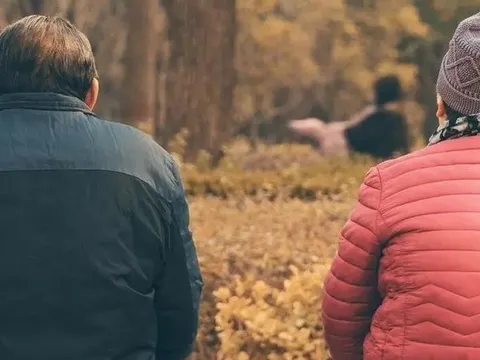 Tôi 71 tuổi bàn sẵn với vợ 4 PHƯƠNG ÁN cho tuổi già: Quyết chẳng nhờ con cháu, tiền tiêu rủng rỉnh đến hết đời